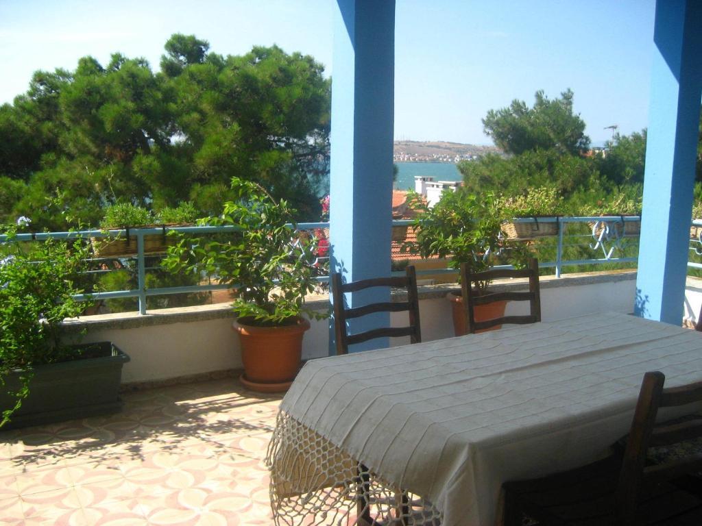Mavi Pension Hotel Ayvalik Bagian luar foto