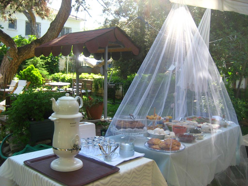 Mavi Pension Hotel Ayvalik Bagian luar foto